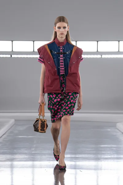 Look 15
